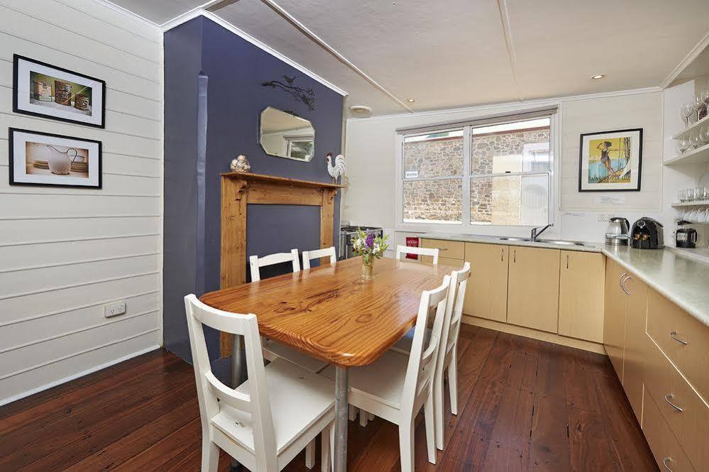 Aparthotel Harbourside And 4*