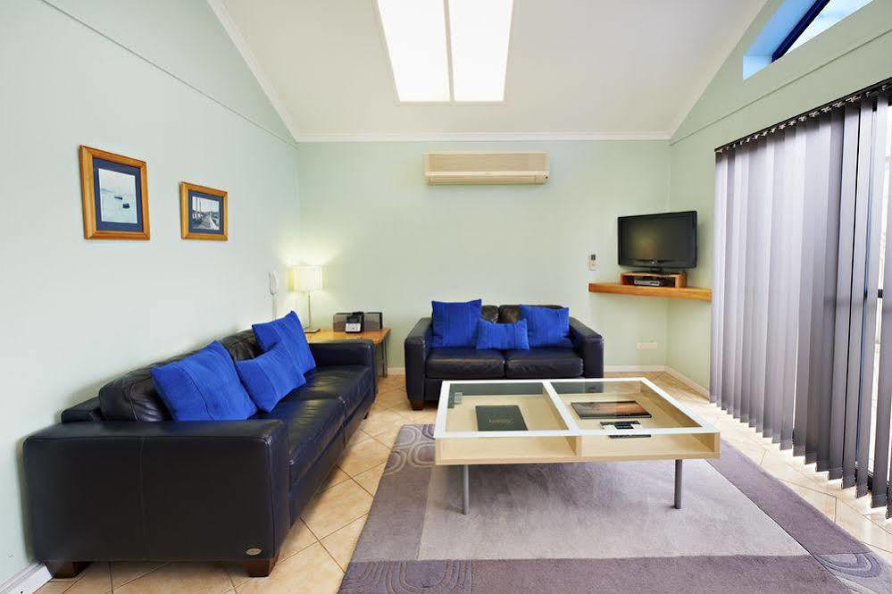 Aparthotel Harbourside And 4*